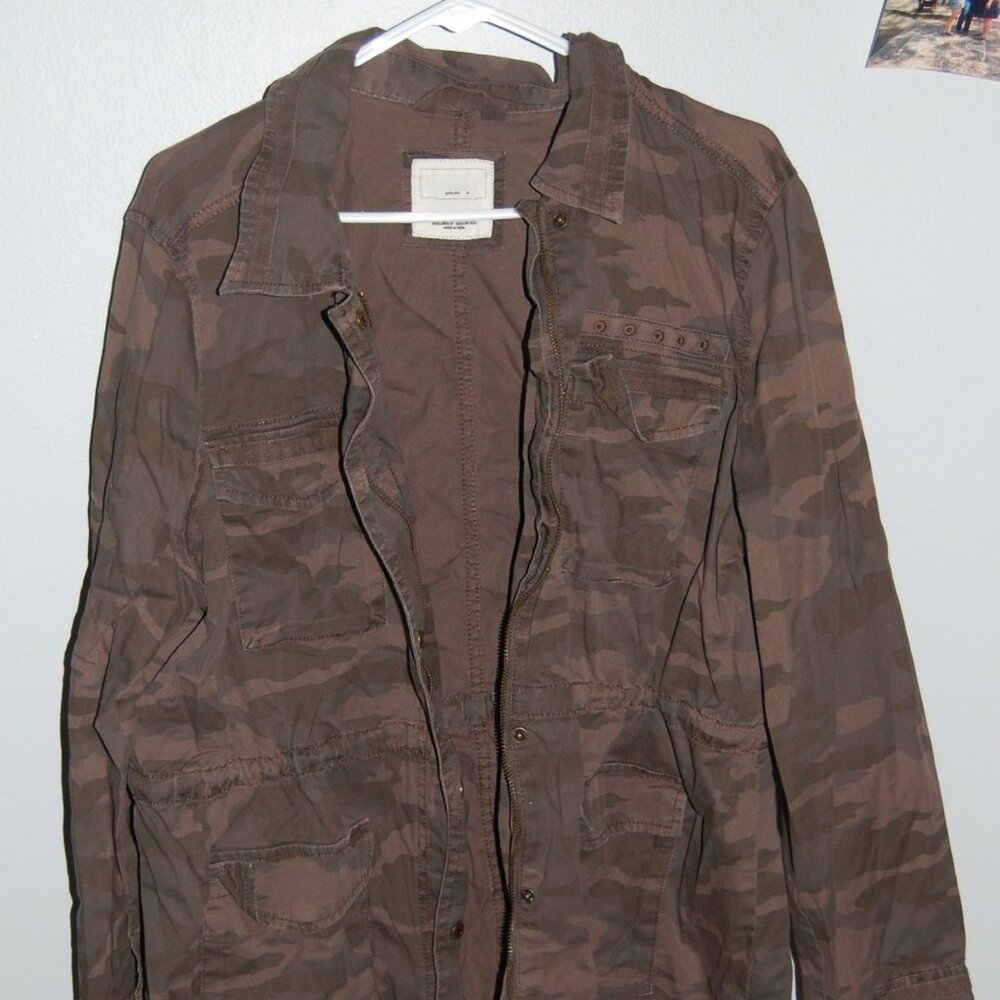 CAMO WOMENS JACKET SIZE LARGE